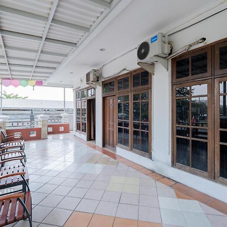 Reddoorz Plus @ Gunungsari Surabaya Kedurus Exteriör bild