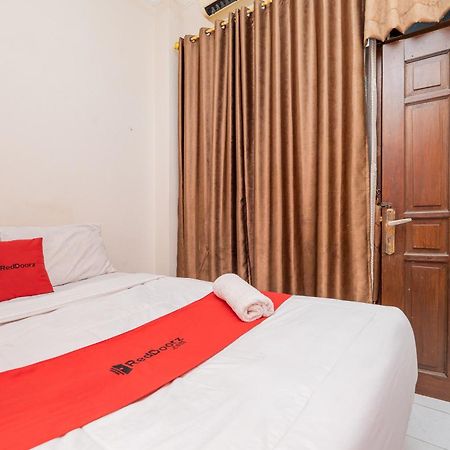 Reddoorz Plus @ Gunungsari Surabaya Kedurus Exteriör bild