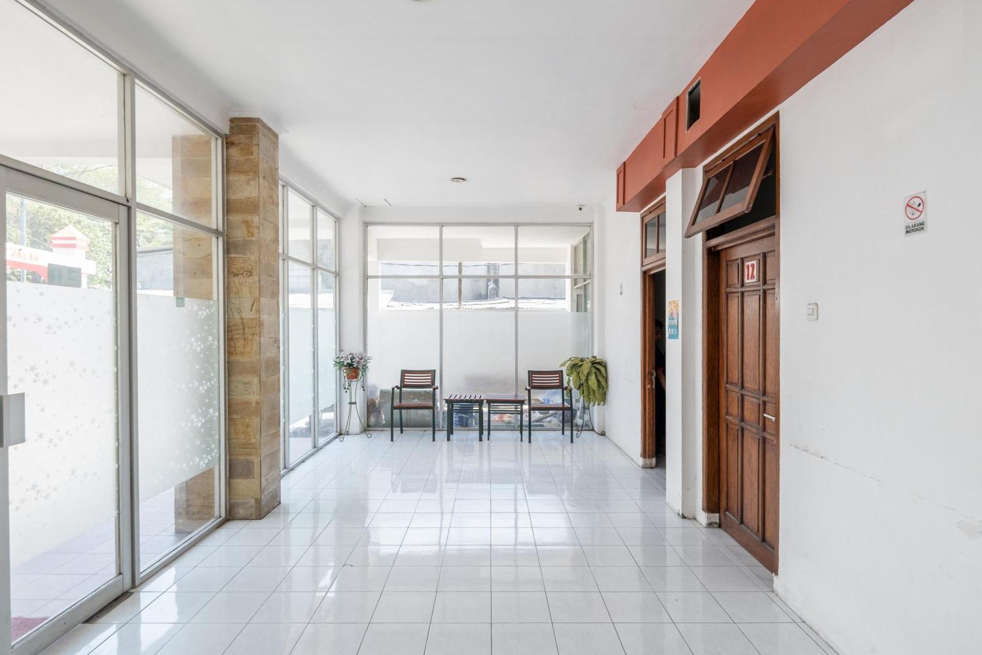 Reddoorz Plus @ Gunungsari Surabaya Kedurus Exteriör bild