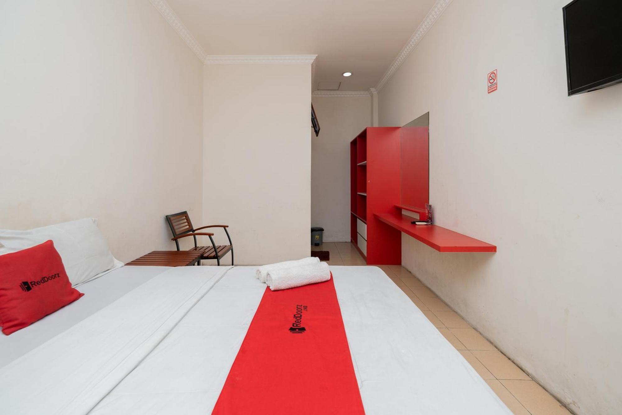 Reddoorz Plus @ Gunungsari Surabaya Kedurus Exteriör bild