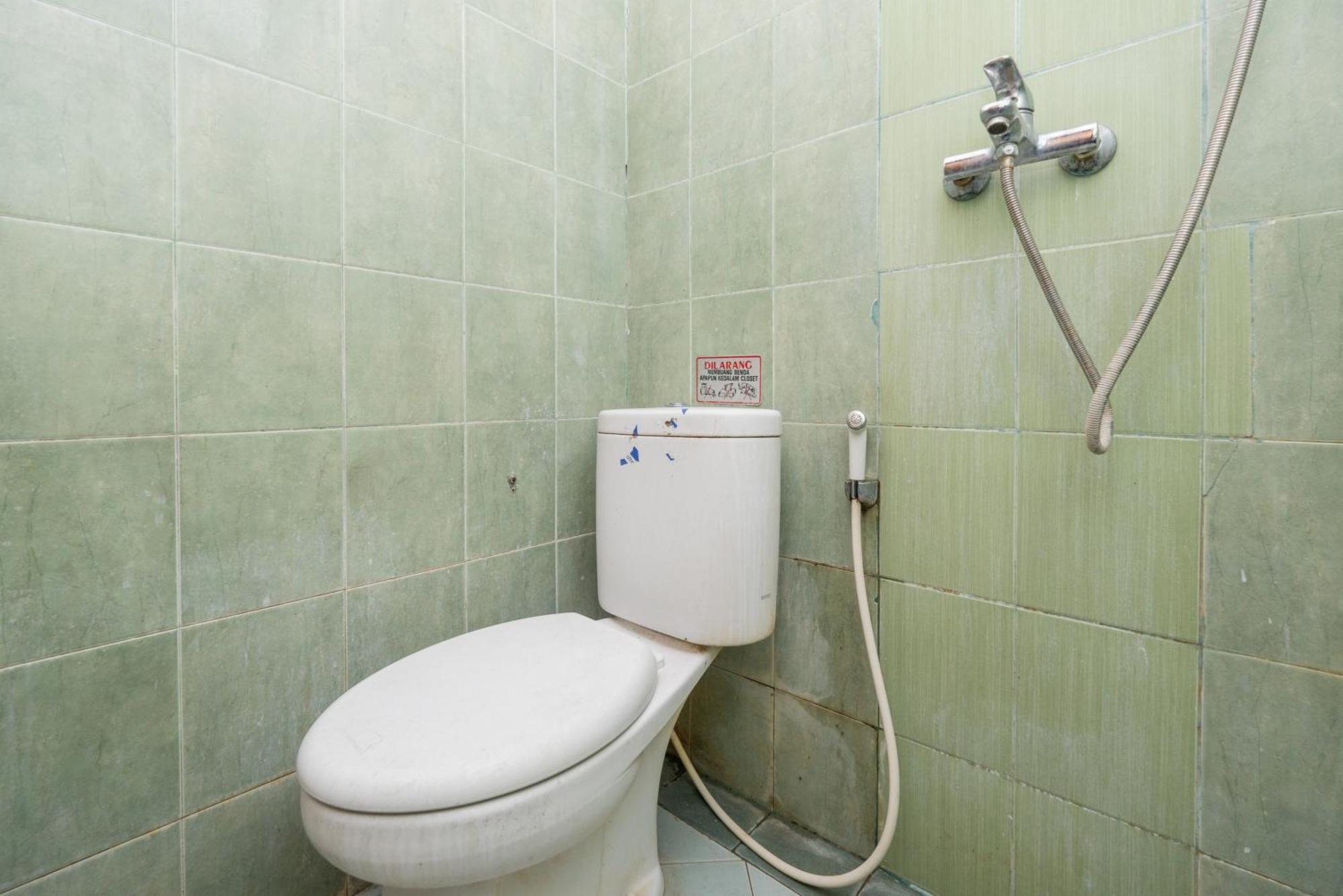 Reddoorz Plus @ Gunungsari Surabaya Kedurus Exteriör bild