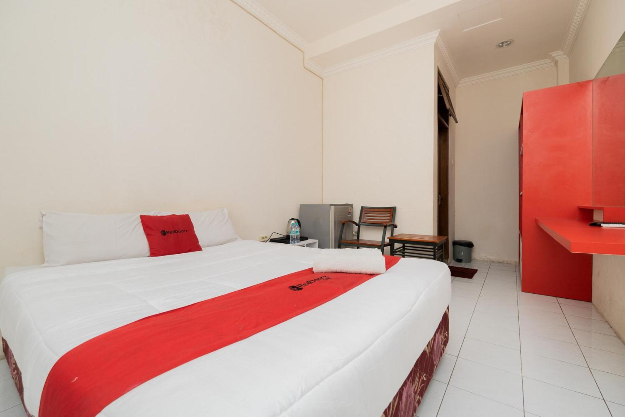 Reddoorz Plus @ Gunungsari Surabaya Kedurus Exteriör bild
