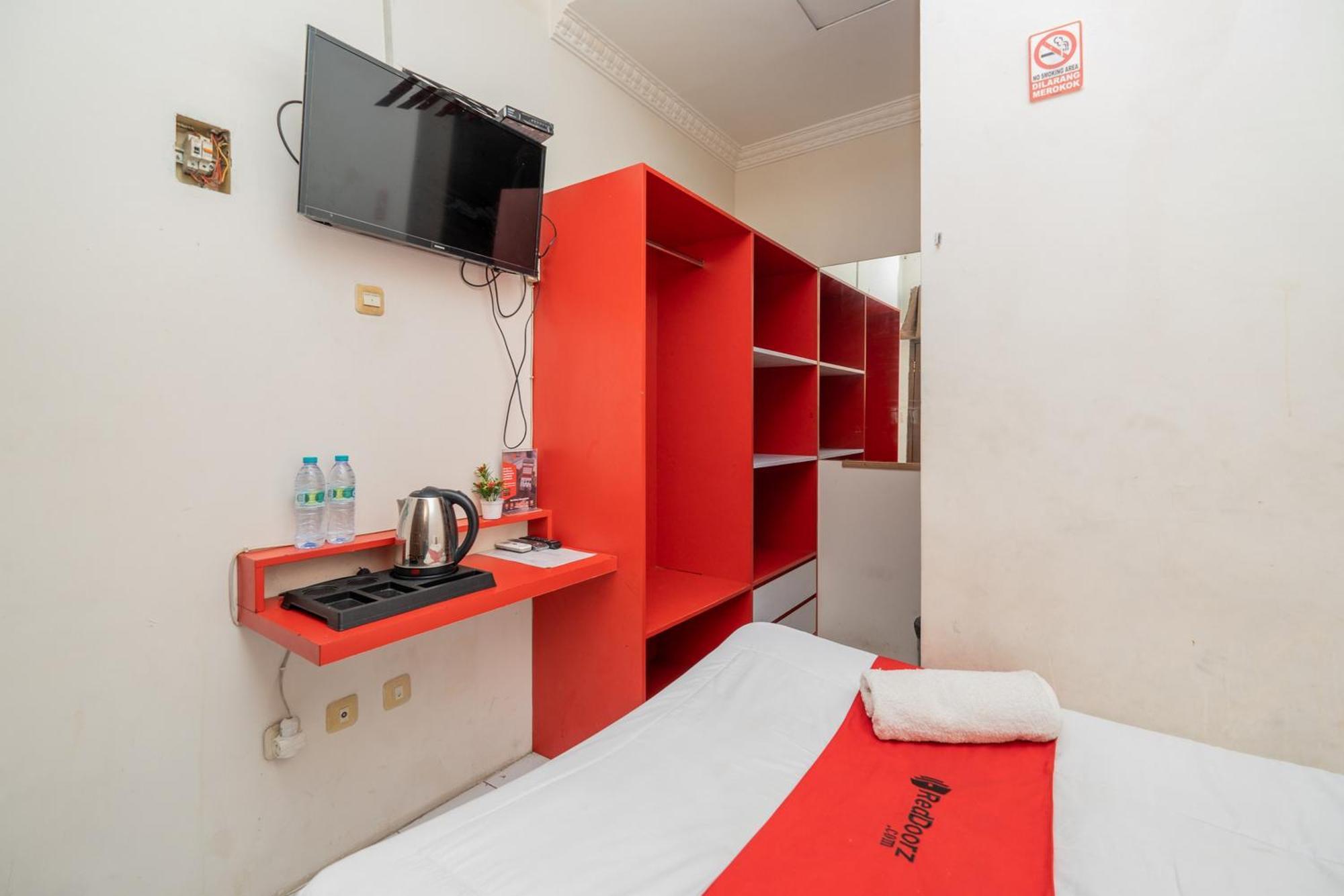 Reddoorz Plus @ Gunungsari Surabaya Kedurus Exteriör bild