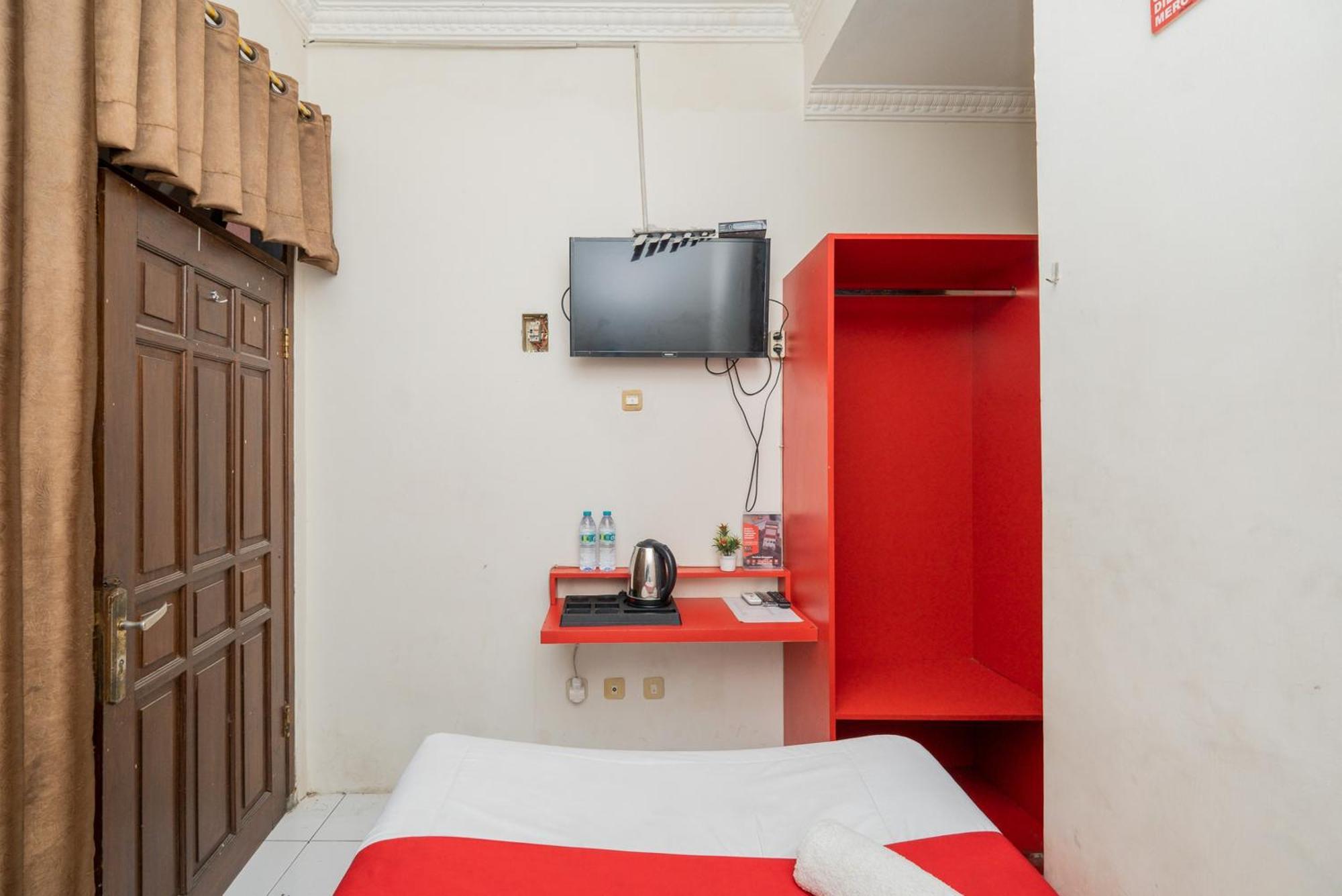 Reddoorz Plus @ Gunungsari Surabaya Kedurus Exteriör bild