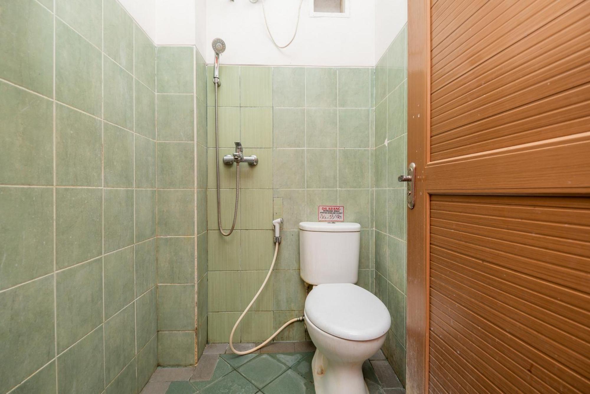 Reddoorz Plus @ Gunungsari Surabaya Kedurus Exteriör bild